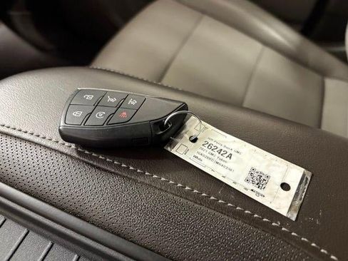 Used 2021 GMC Yukon SLT w/ SLT Premium Package image 40