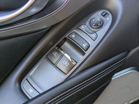 Used 2021 INFINITI Q60 3.0t Luxe w/ Essential Package RWD image 9