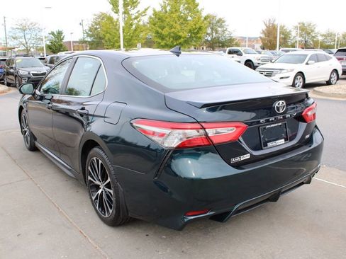 Used 2019 Toyota Camry SE image 5