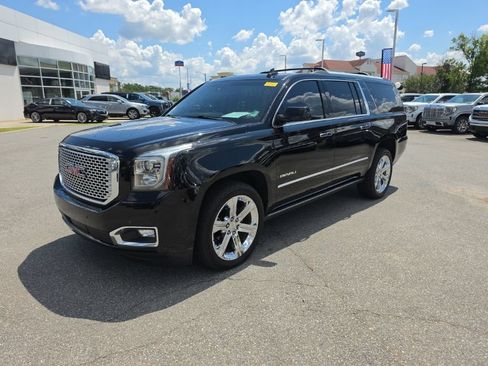 Used 2017 GMC Yukon XL Denali w/ Open Road Package AWD/4WD image 4