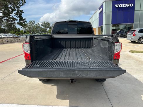 Used 2016 Nissan Titan SV image 25