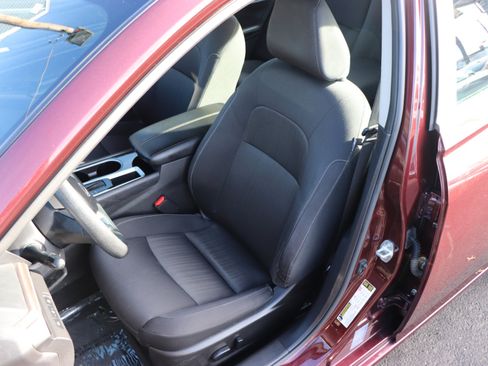 Used 2024 Nissan Altima 2.5 SV image 11