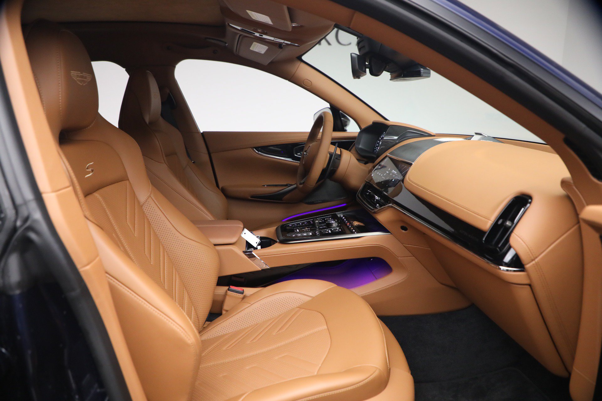 Used 2026 Aston Martin DBX S AWD/4WD image 22