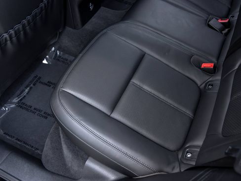 Certified 2023 Porsche Macan AWD/4WD image 41