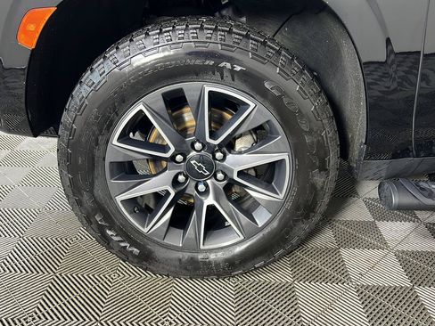 Used 2022 Chevrolet Suburban Z71 w/ Luxury Package AWD/4WD image 13
