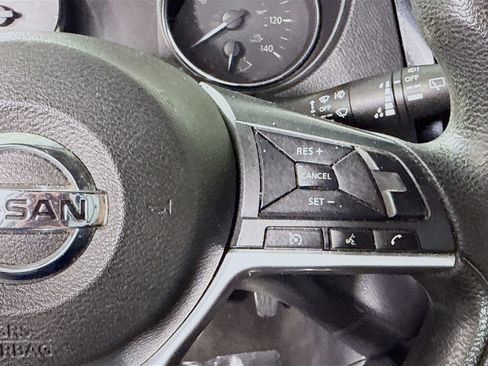 Used 2018 Nissan Rogue S image 15