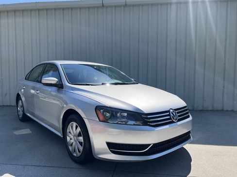 Used 2013 Volkswagen Passat 2.5 S FWD image 1