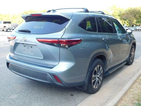 Used 2021 Toyota Highlander XLE FWD image 4