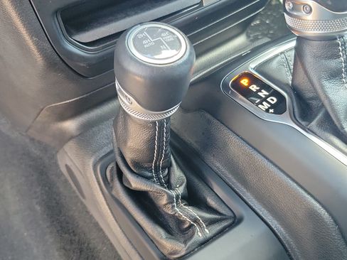Used 2022 Jeep Wrangler Unlimited Sahara w/ Safety Group AWD/4WD image 26