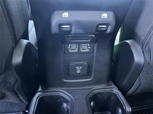 Used 2018 Jeep Wrangler Unlimited Sahara image 15