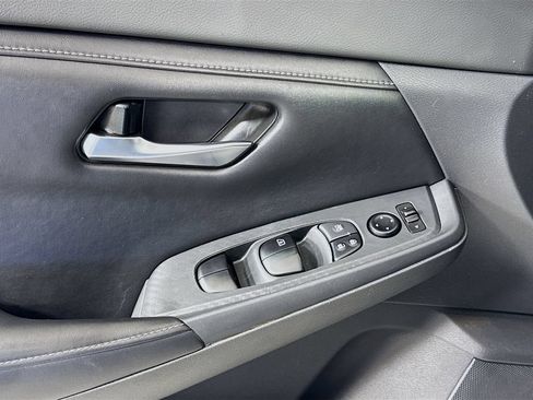 Used 2021 Nissan Sentra SV FWD image 12