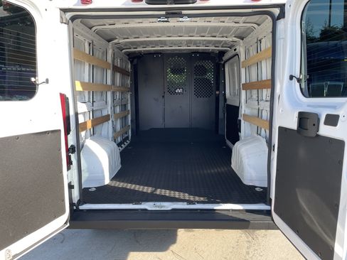 Used 2025 RAM ProMaster 2500 w/ U-Haul Equipment Group FWD image 30