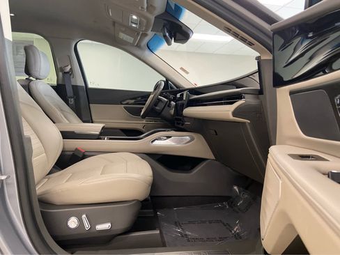 Used 2024 Lincoln Nautilus Reserve image 16