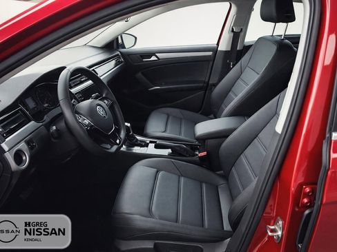 Used 2022 Volkswagen Passat 2.0T SE FWD image 7