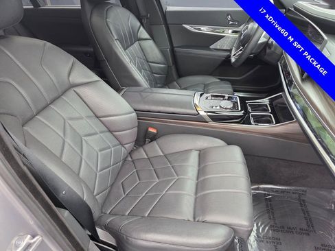 Used 2023 BMW i7 xDrive60 image 28