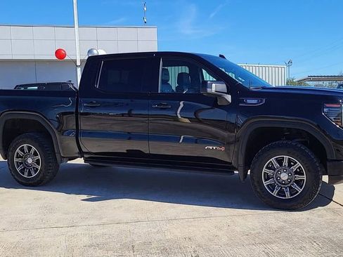 Used 2024 GMC Sierra 1500 AT4 w/ Technology Package image 9