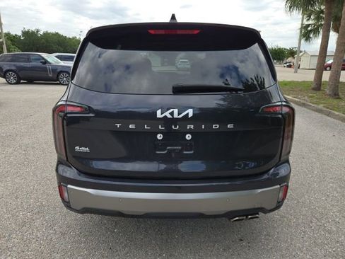 Used 2025 Kia Telluride SX w/ SX Captain's Chair Package FWD image 4