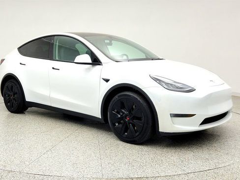 Used 2023 Tesla Model Y Long Range AWD/4WD image 3