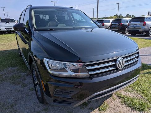 Used 2020 Volkswagen Tiguan SE w/ Panoramic Sunroof Package FWD image 13