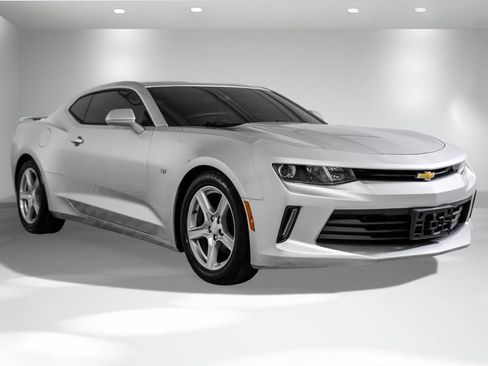 Used 2017 Chevrolet Camaro LT image 5