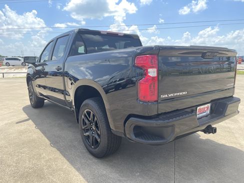 Used 2025 Chevrolet Silverado 1500 Custom image 6