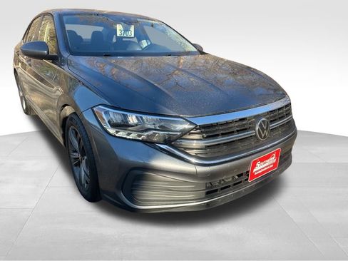 Used 2024 Volkswagen Jetta SE image 12