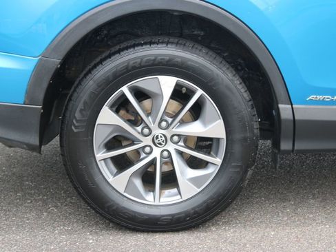 Used 2018 Toyota RAV4 XLE AWD/4WD image 14
