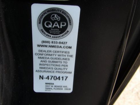 Used 2018 Chrysler Pacifica Limited w/ Tire & Wheel Group image 17