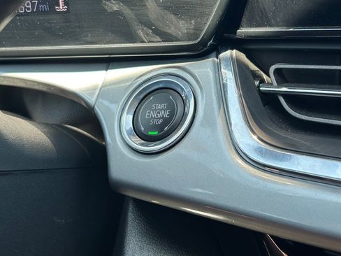Used 2025 Chevrolet Trax LT FWD image 25