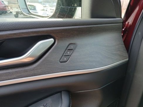 New 2025 Jeep Grand Cherokee Limited image 35