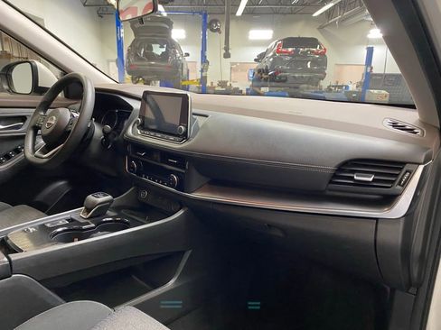 Used 2023 Nissan Rogue SV FWD image 18