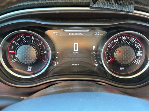 Used 2016 Dodge Challenger SXT image 13