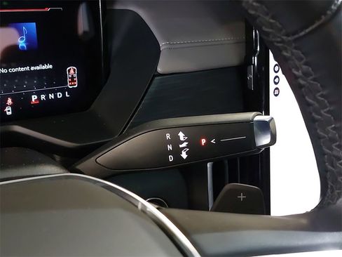 Used 2024 GMC Acadia Elevation image 21