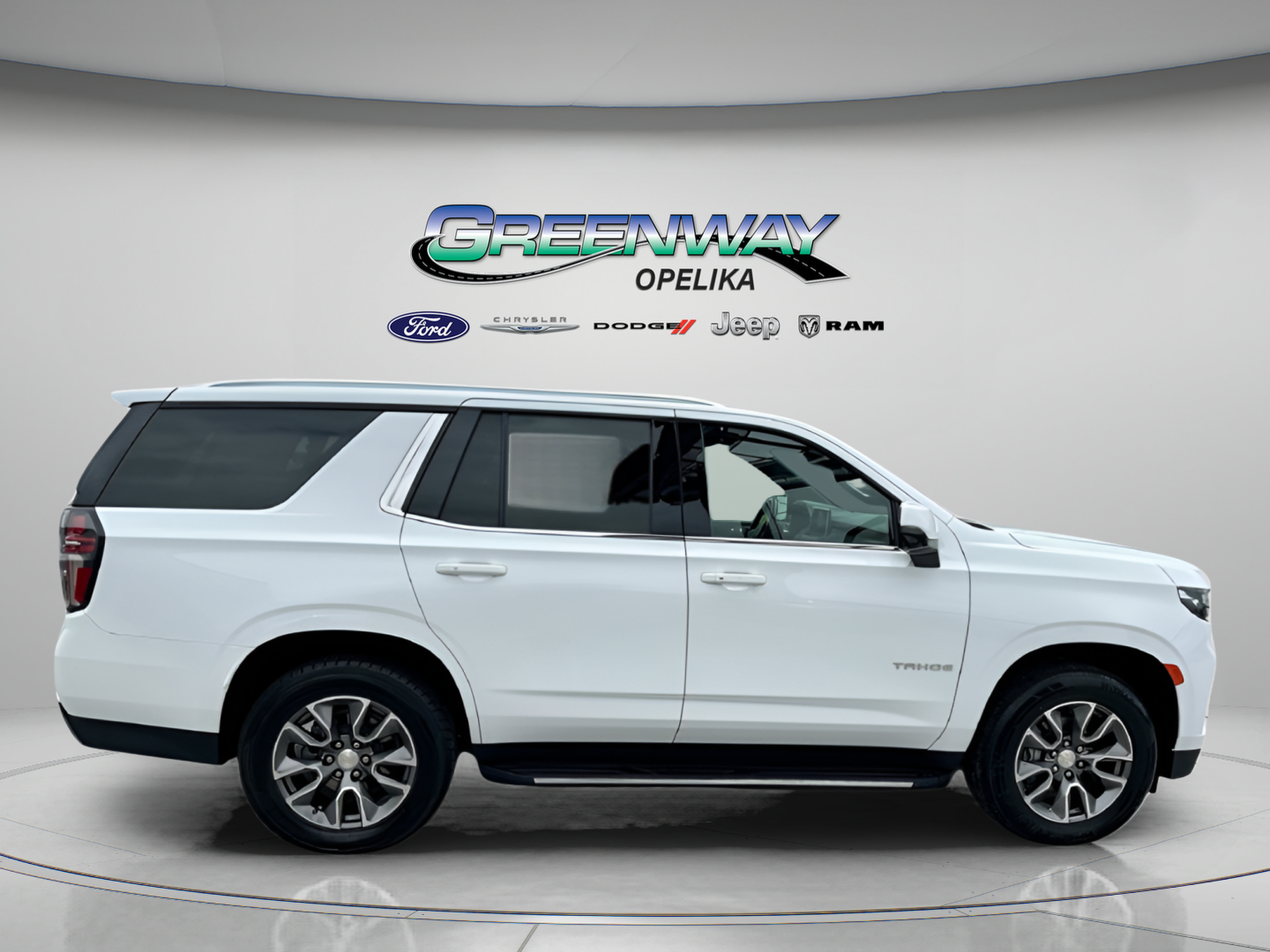Used 2024 Chevrolet Tahoe LT w/ Luxury Package RWD image 9