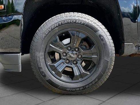 Used 2017 Chevrolet Silverado 1500 LT w/ Midnight Edition AWD/4WD image 11