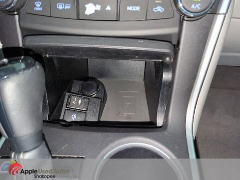 Used 2016 Toyota Camry XLE w/ Moonroof Package image 28