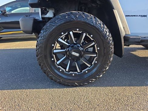 Used 2018 Jeep Wrangler Rubicon w/ Power Convenience Group AWD/4WD image 25
