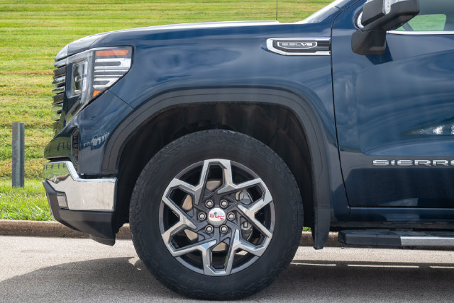 Used 2023 GMC Sierra 1500 SLT w/ SLT Premium Plus Package AWD/4WD image 31