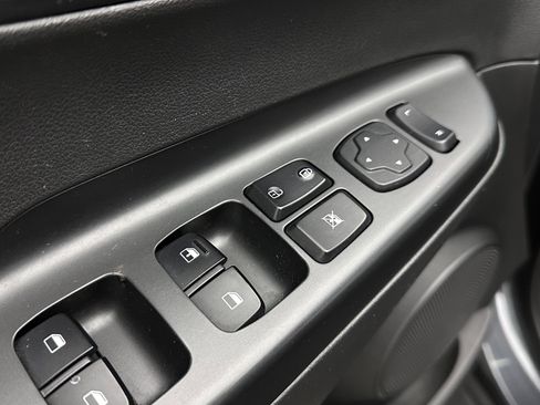 Used 2021 Hyundai Kona SE image 11