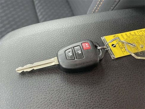 Used 2020 Toyota Tacoma SR5 image 32