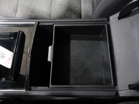 Used 2024 Chevrolet Traverse LT image 31