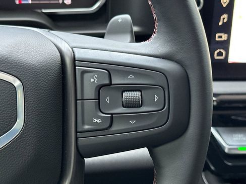 Used 2025 GMC Sierra 1500 AT4X image 31