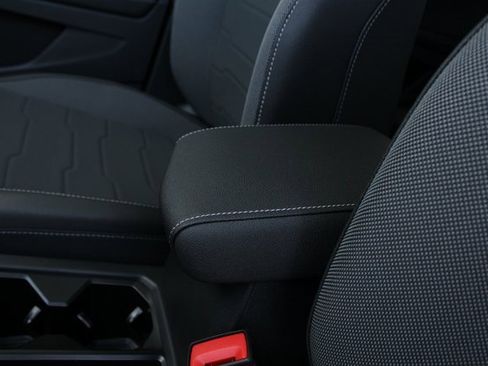 New 2025 Volkswagen Taos SE image 21