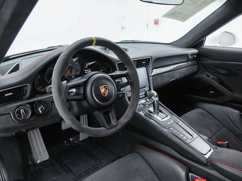 Used 2018 Porsche 911 GT2 RS image 2