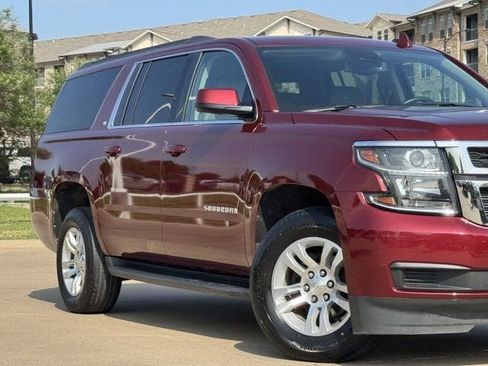 Used 2020 Chevrolet Suburban LT RWD image 3