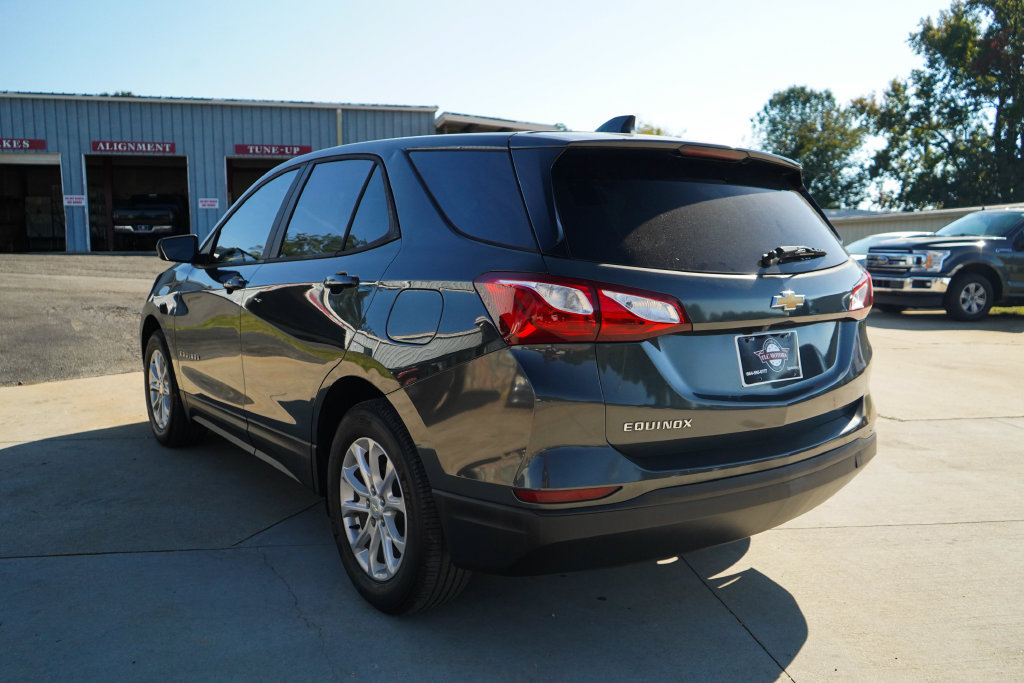 Used 2020 Chevrolet Equinox LS w/ LS Convenience Package FWD image 4