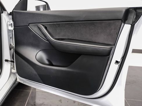 Used 2021 Tesla Model Y Long Range image 39