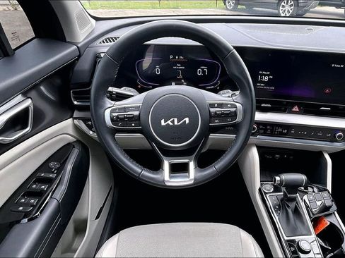 Used 2025 Kia Sportage EX w/ Premium Package FWD image 7