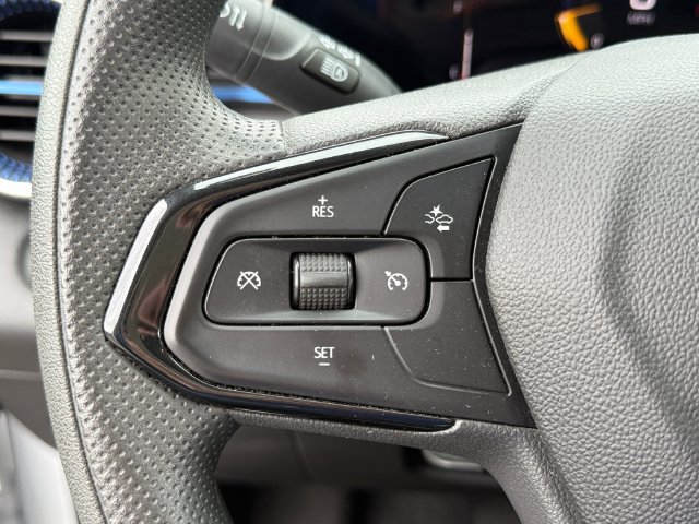 Used 2025 Chevrolet Trax LT FWD image 16