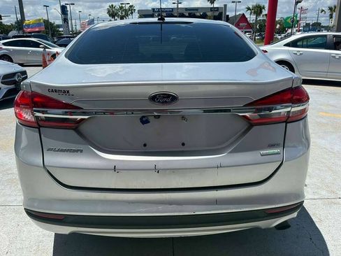Used 2017 Ford Fusion SE FWD image 5